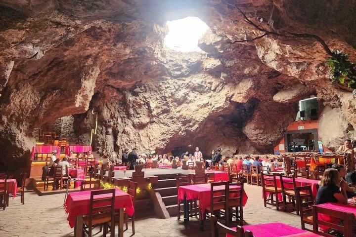 3in1ツアー：テオティワカン観光とレストラン「ラ・グルータ」での朝食