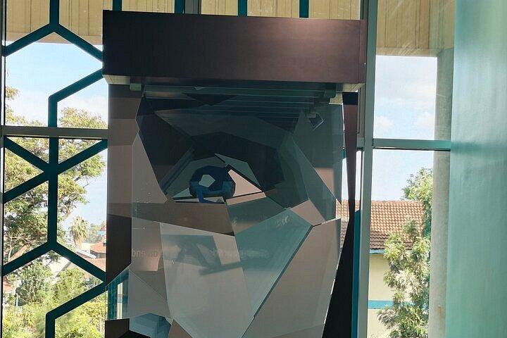 ナイロビ国立公園幻想美術館と神戸ビーズツアー