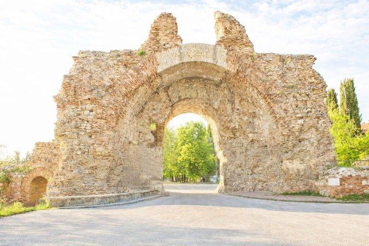 プロヴディフから：ヒサリヤ温泉とローマ遺跡ツアー