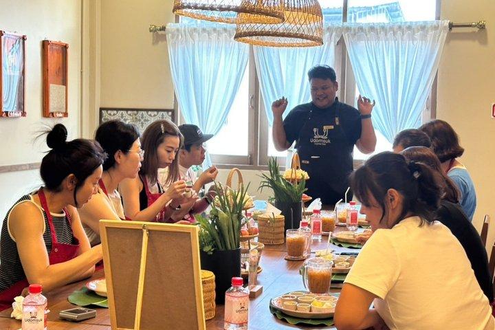 Bangkok Udomsuk Thai Cooking Class with Local Market Tour