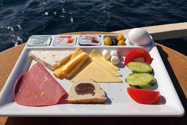 Experience Istanbul: Scenic Bosphorus Cruise with Lunch&Breakfast