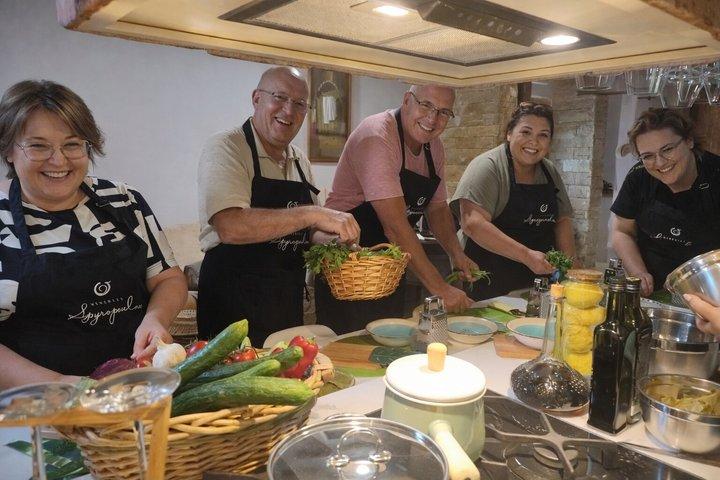 Masterclass de cuisine grecque et de vin dans une cave près de Thessalonique