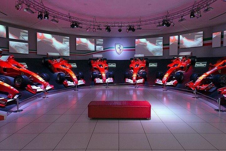 イタリア語感情 : 象徴的なスーパーカー&伝統的なバルサミコ酢