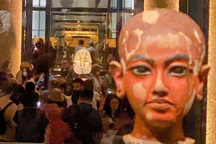 グランド・エジプト博物館とギザのピラミッド（西ギザ）
