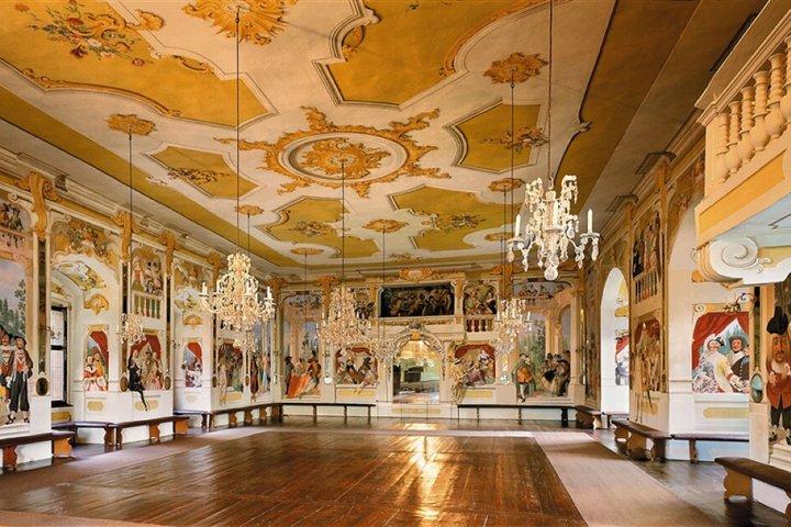 Interieurs van het kasteel Cesky Krumlov, baroktheater en stadstour