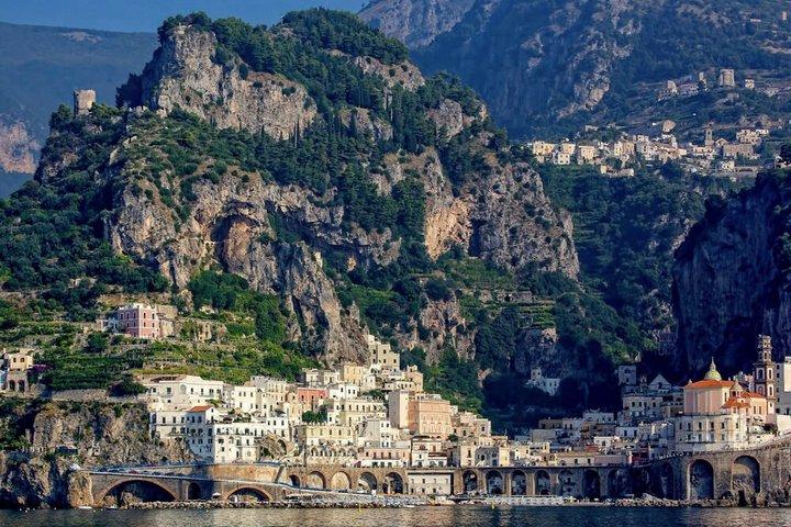 Tour privado en barco por la costa de Amalfi desde el puerto de cruceros de Salerno
