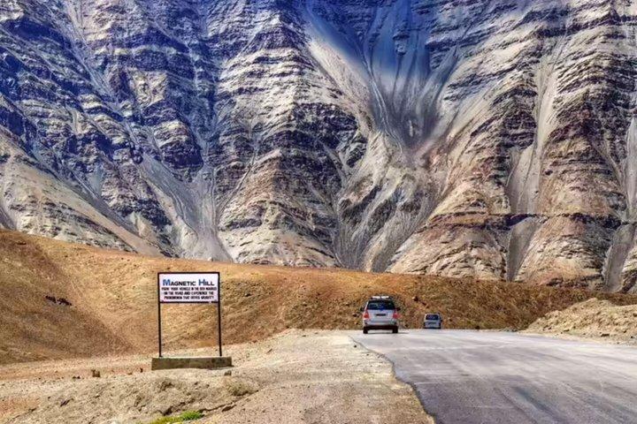 Tour privato di 6 giorni del Ladakh Nubra Pangong e Khardung La Pass