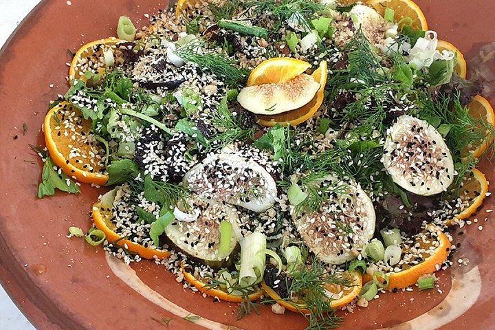 パロス島のデラックスホテルでマリアのオープンクッキングクラスのレッスン