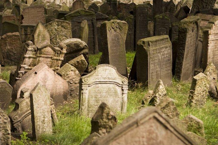 Prags Berühmte Geister und dunkle Geschichte Selbstgeführte Wanderung