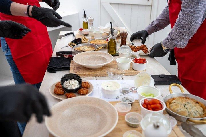 Paros: Matlagningskurs med grekisk måltid och vin