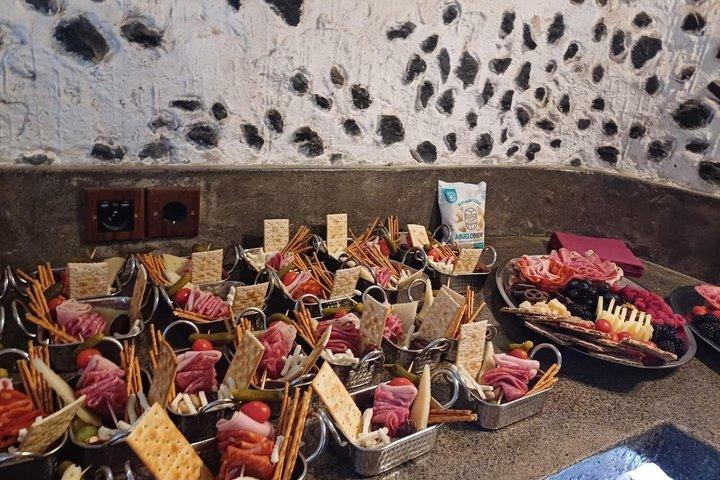 ランザローテ：カンペジーノ記念塔でワインとチーズの試飲
