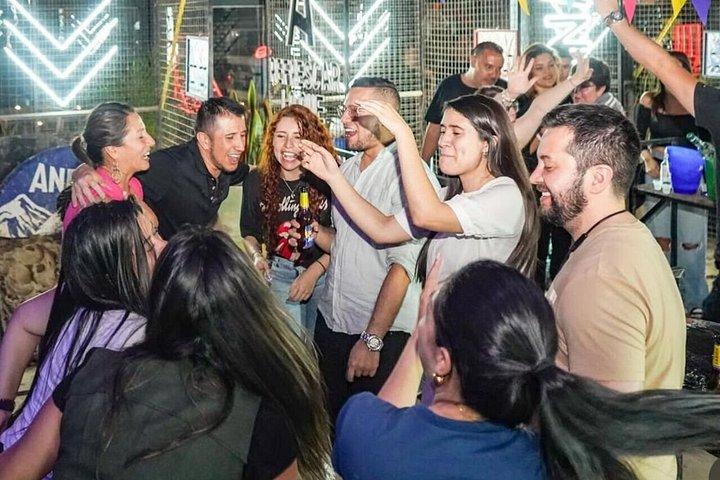 Barcellona : Pubcrawl con ingresso VIP al Rooftop e alle discoteche