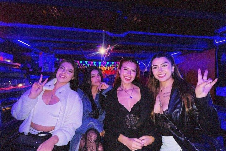 Barcellona : Tour VIP di una notte sul tetto e discoteche