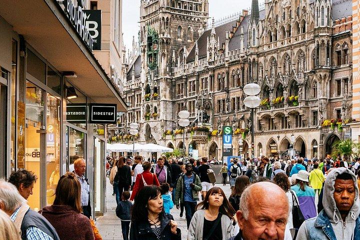 Munich New Town Hall and Beyond – Private Walking Tour