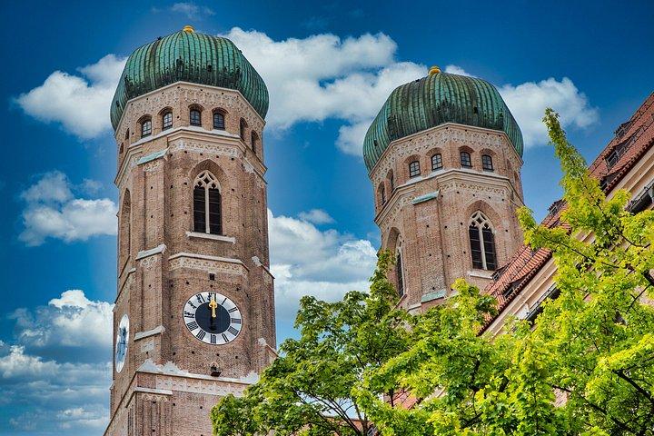 Munich New Town Hall and Beyond – Private Walking Tour