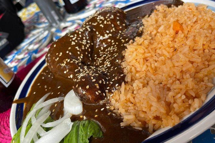 プエブラの伝説の味を巡る美食ツアー
