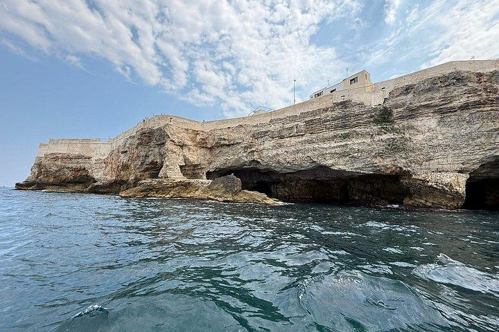 Polignano a Mare: Tour in Barca Grotte, Prosecco e Nuotata