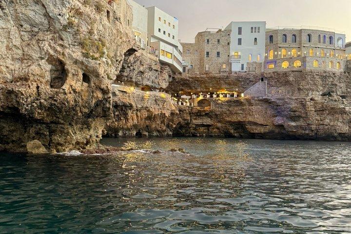 ポリニャーノ・ア・マーレ:洞窟ボートツアー、プロセッコ、そして水泳