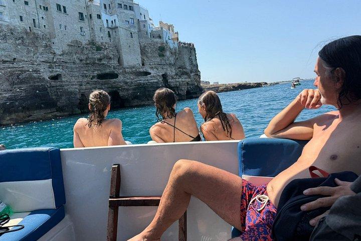 Polignano a Mare: Tour in Barca Grotte, Prosecco e Nuotata
