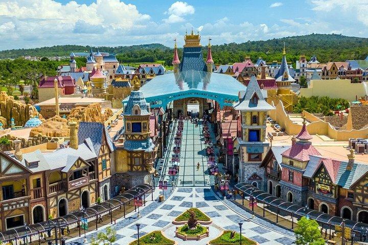 Discover VinWonders and Grand World Phu Quoc Day Tour