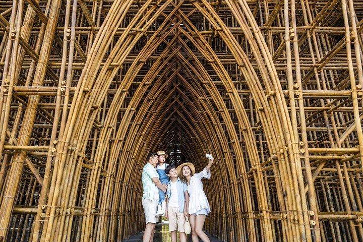 Discover VinWonders and Grand World Phu Quoc Day Tour