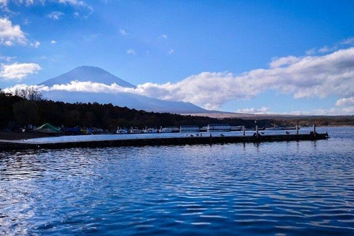 プライベート富士ツアー：山中湖、御殿場アウトレット＆温泉