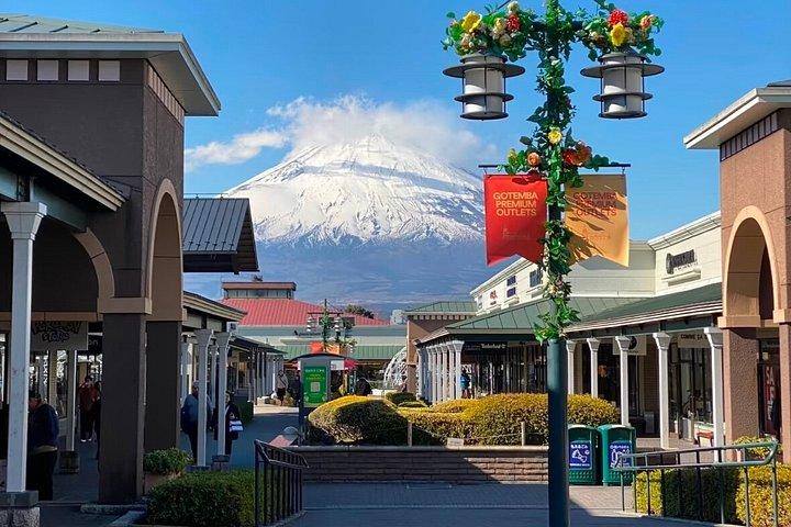 プライベート富士ツアー：山中湖、御殿場アウトレット＆温泉