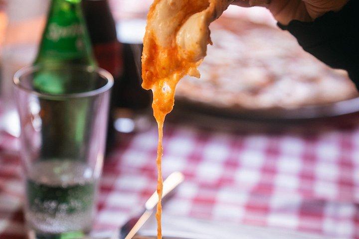 ヴェローナの中心部にある真のピザ屋でピザ料理教室