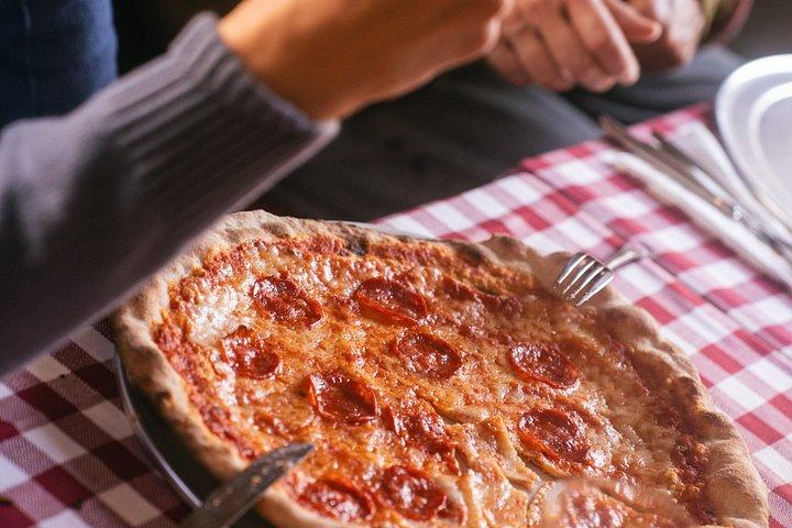 ヴェローナの中心部にある真のピザ屋でピザ料理教室
