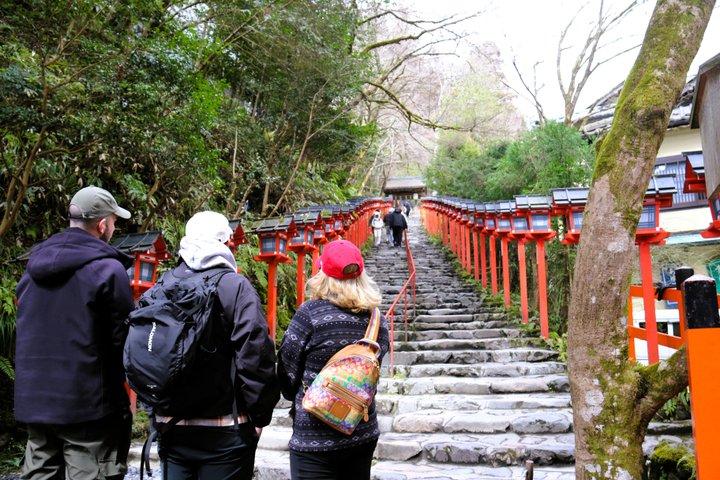 京都プライベートハイキングツアー：鞍馬・貴船の古代軌跡