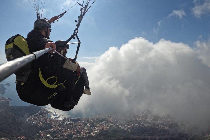 Budva : Tandem Paragliding vanaf 2.500ft met GO2FLY team