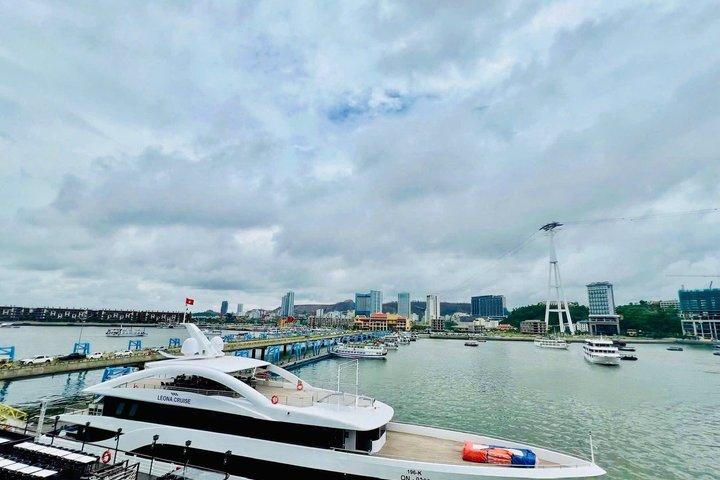 Leona 5 - Stjärnig lyxdagskryssningsupplevelse i Ha Long Bay