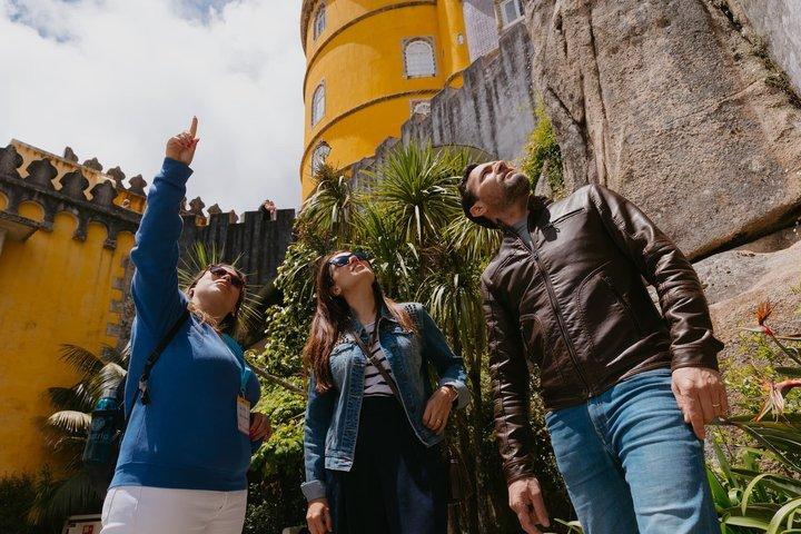 Kleingruppen Sintra, Pena, Regaleira & Cascais mit Tickets