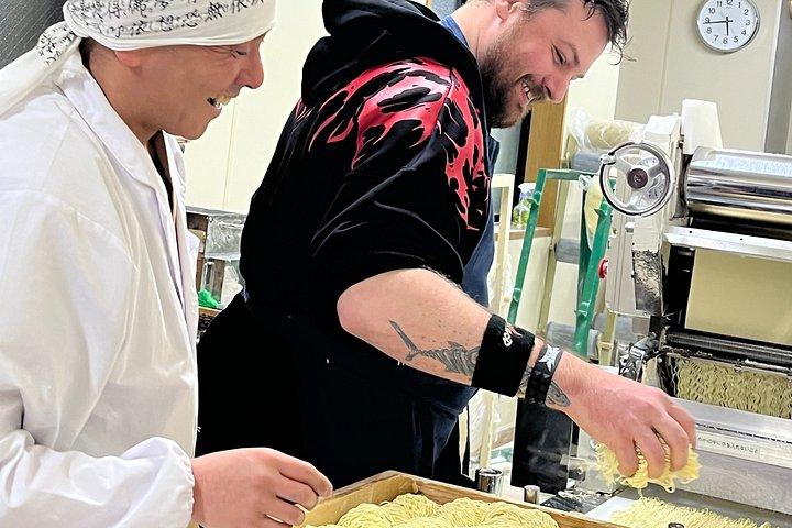 東京近郊の横浜ラーメンアドベンチャー 工場から家庭料理まで