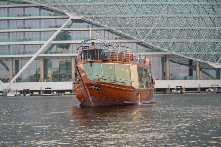 Abu Dhabi: Yas Island Sightseeing Dhow Cruise