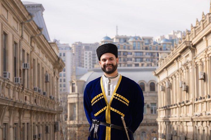 Baku: Old City Cultural Photoshoot in Azerbaijani Dress