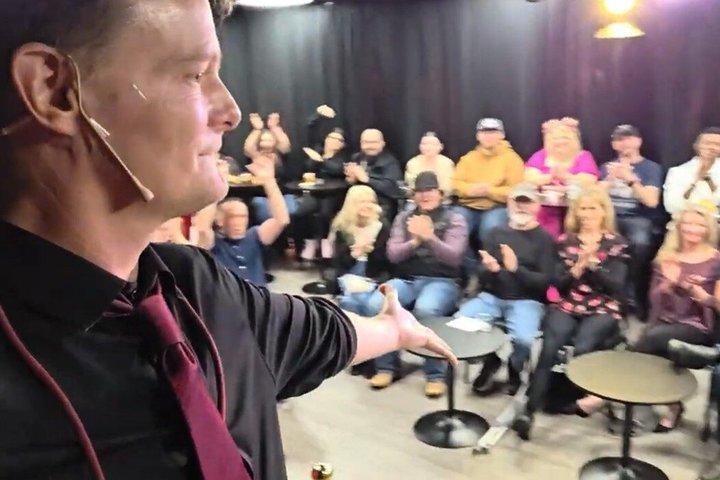 OKC's Comedy Magic Show: O Teatro Mágico de Jonathan