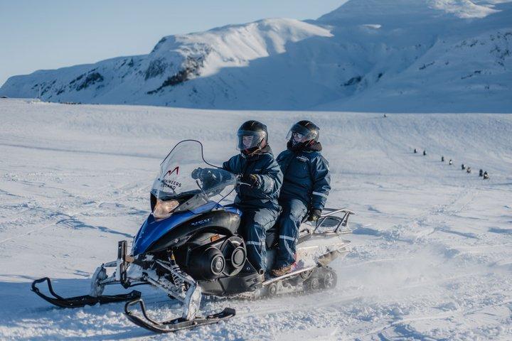 Reykjavik: Golden Circle Guided Super-Jeep Tour e Snowmobiling