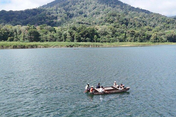 ムンドゥク：ツインレイク・トレック、カヌー＆隠れた滝、オールインクルーシブ