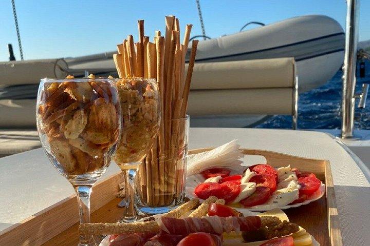 SAILING BOAT 地元のおいしい味を味わう旅