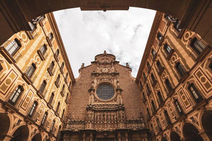 Barcelona Montserrat Guided Tour with Museum Entry