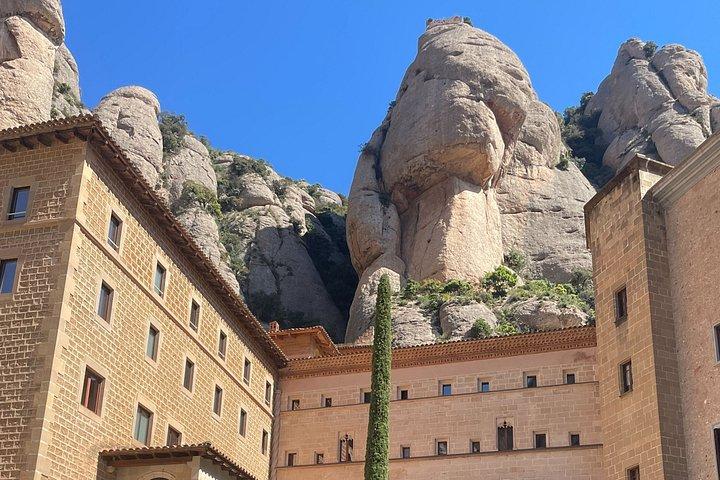 Barcelona Montserrat Guided Tour with Museum Entry