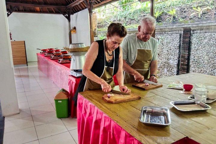 サヌール・バリ料理教室＆市場見学（無料送迎付き）
