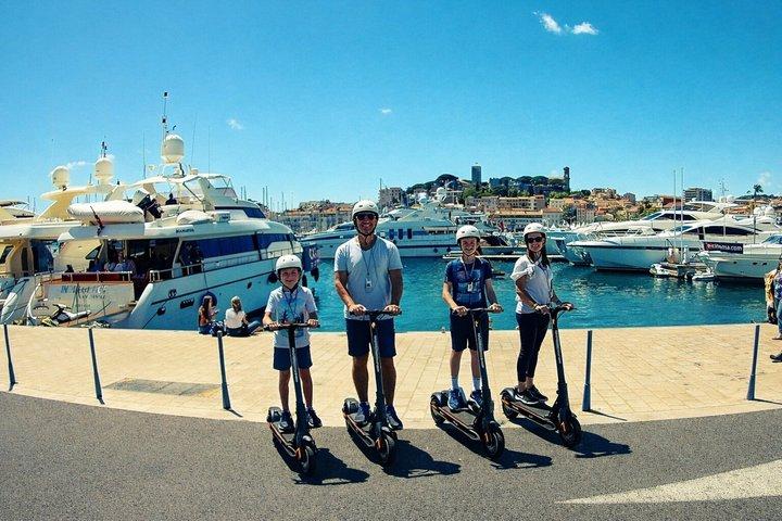 カンヌの電動スクーターツアーでスタイリッシュに街を散策