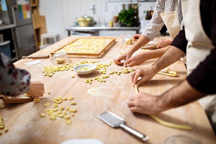 Fun Pasta Making Class With a Local Chef in Los Angeles