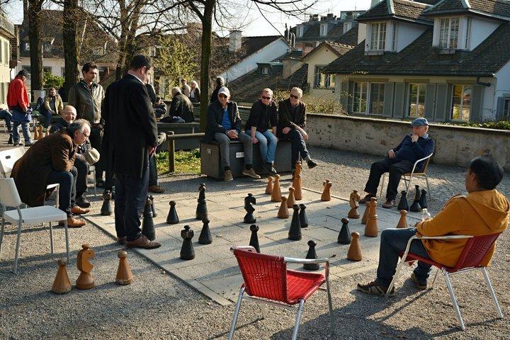 チューリッヒ旧市街の宝物プライベートツアー：時代を超えた旅