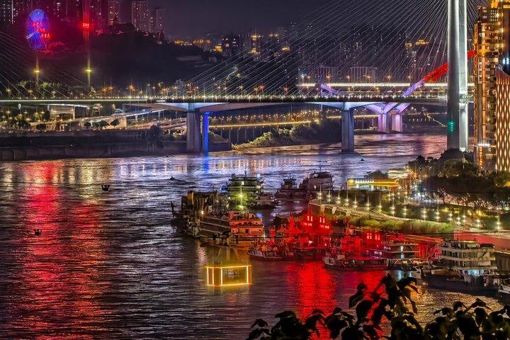 重慶：魔法の夜景と秘境観光ツアー
