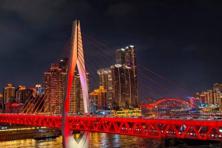 重慶：魔法の夜景と秘境観光ツアー