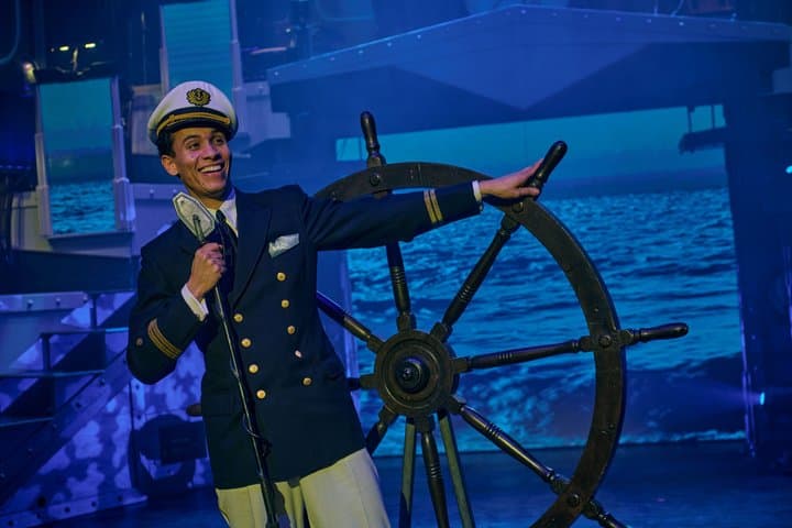 Wintergarten Variety AHOI - Swing*Dinner*Acrobatics - Show Ticket