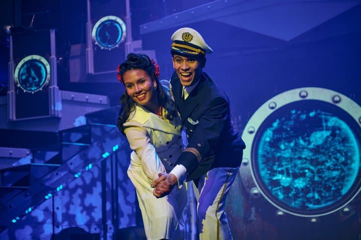 Wintergarten Variety AHOI - Swing*Dinner*Acrobatics - Show Ticket